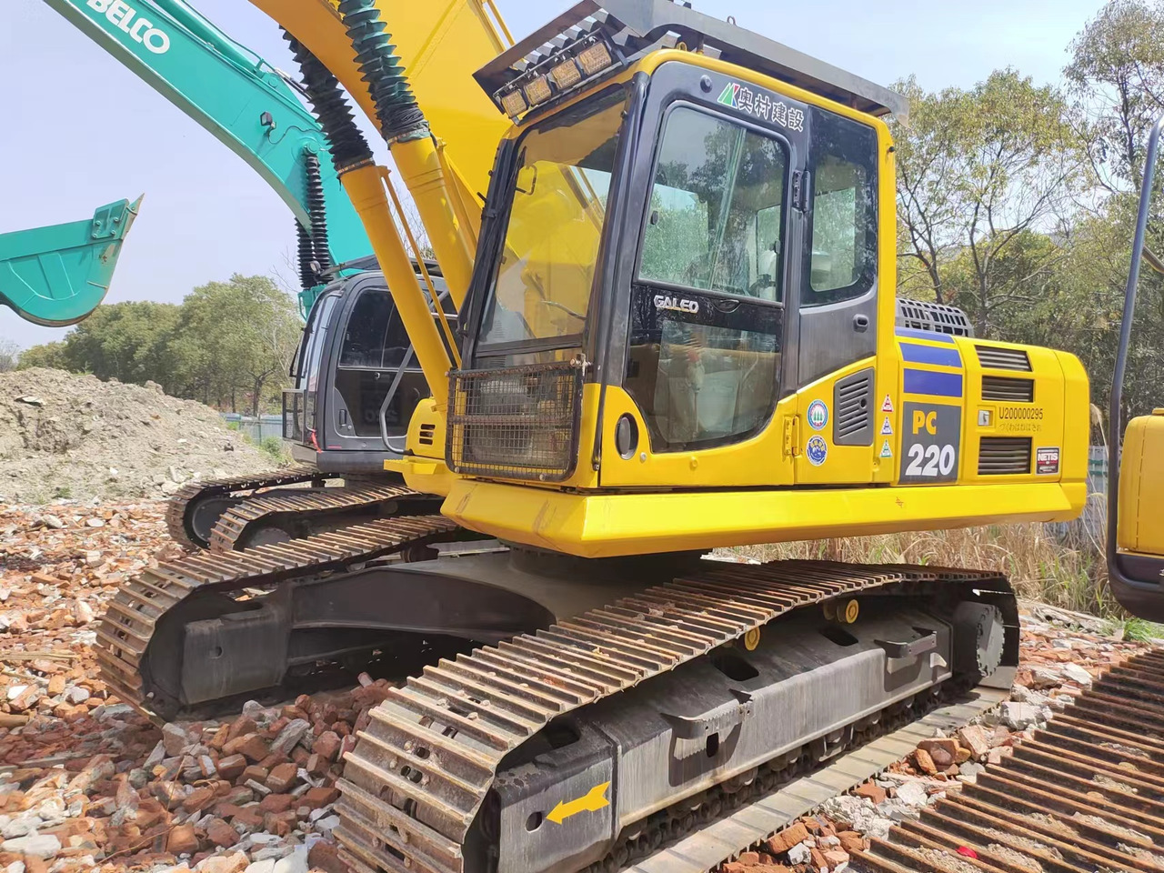 KOMATSU PC220-8 - Crawler excavator: picture 1 KOMATSU PC220-8 - Crawler excavator: picture 1