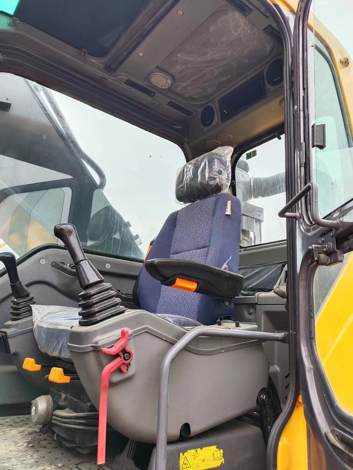 Crawler excavator VOLVO EC360: picture 8