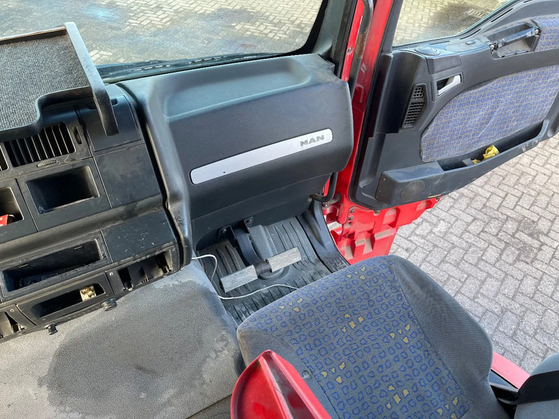 Tractor unit MAN TGA 18.410 Tractor manual pump: picture 13