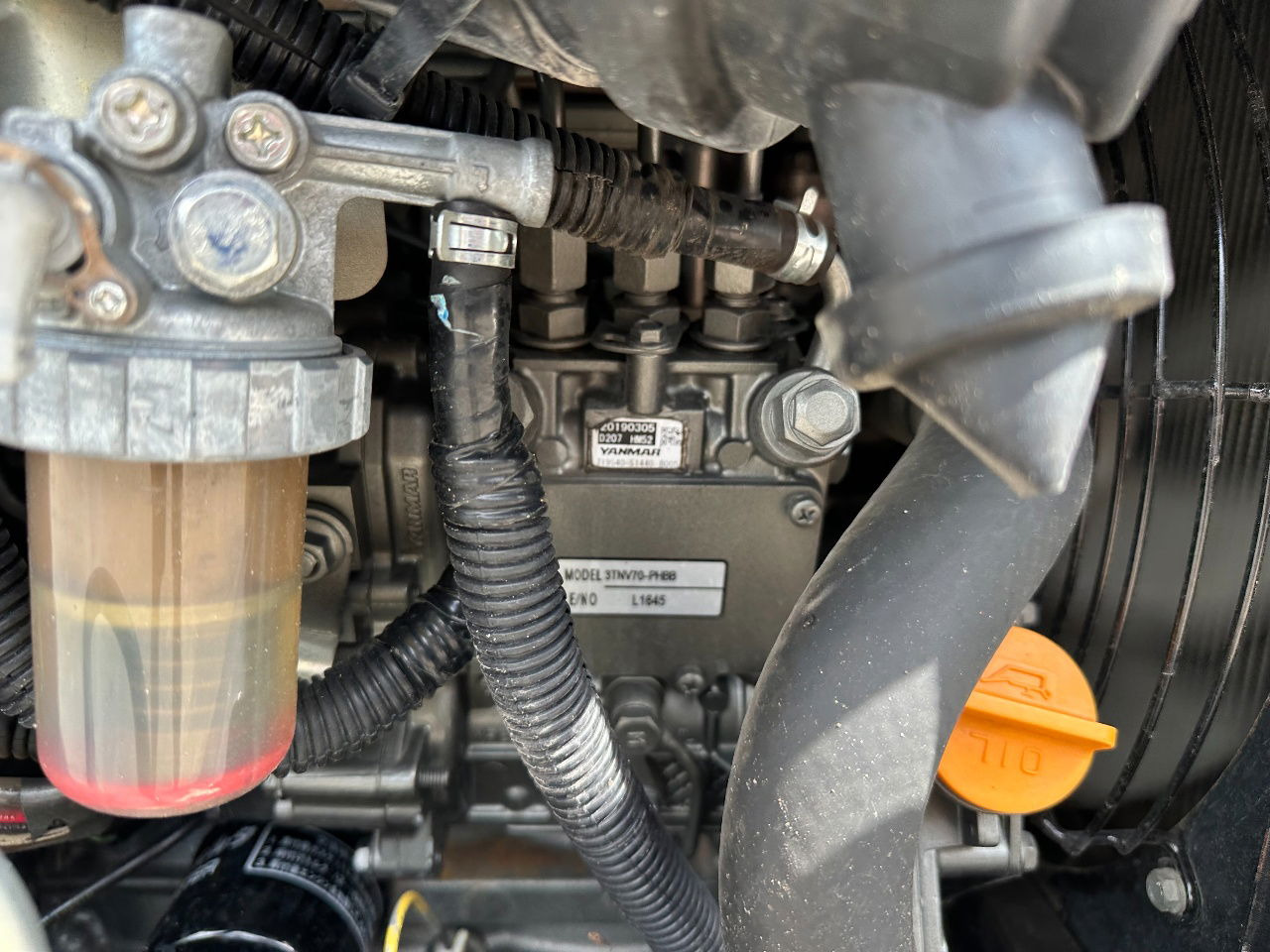 Mini excavator Hitachi ZX19U-6 YR: picture 14