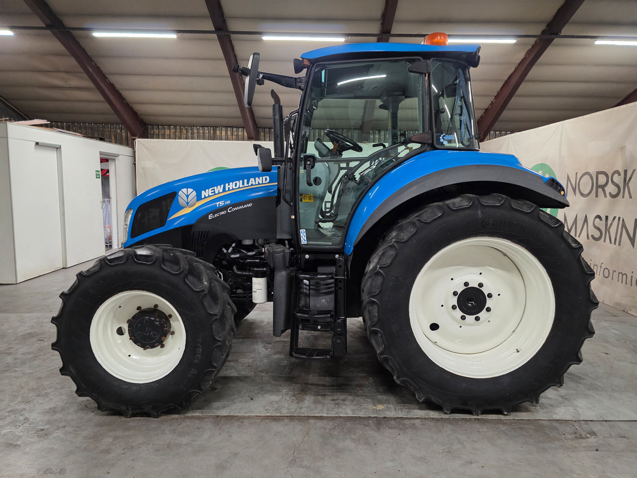 New Holland T5.115 EC - Farm tractor: picture 2 New Holland T5.115 EC - Farm tractor: picture 2