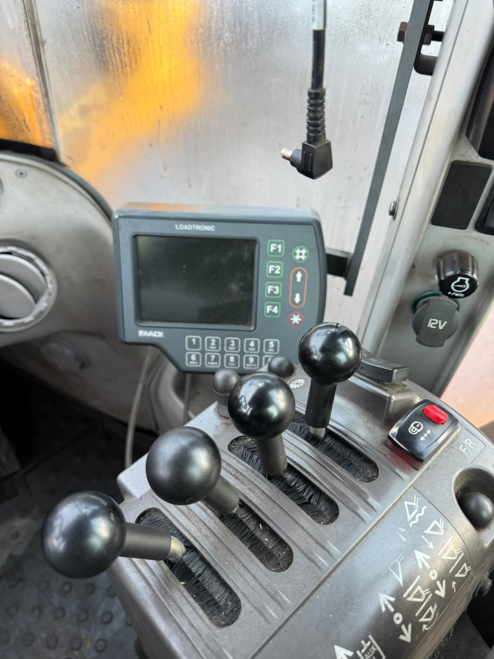 Wheel loader Volvo L70G: picture 18