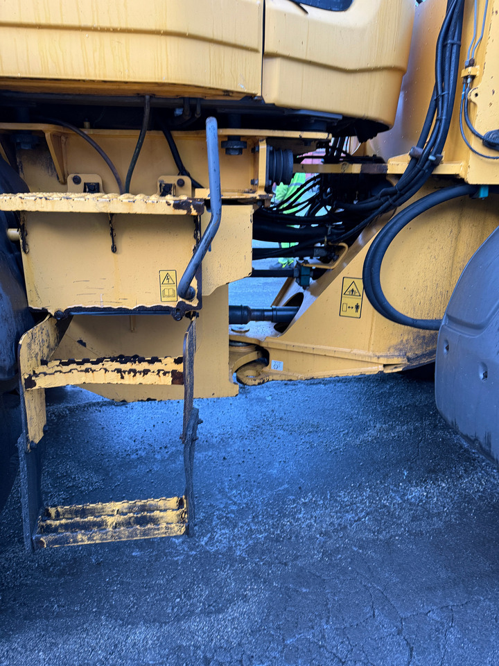 Wheel loader Volvo L70G: picture 14