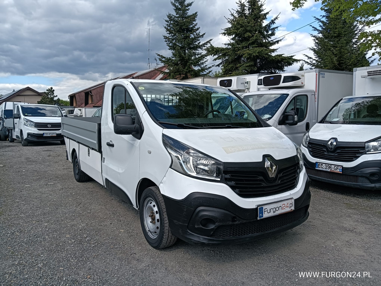 Flatbed van RENAULT TRAFIC SKRZYNIA PAKA Z NAJAZDAMI I PÓŁKAMI NR 689: picture 11