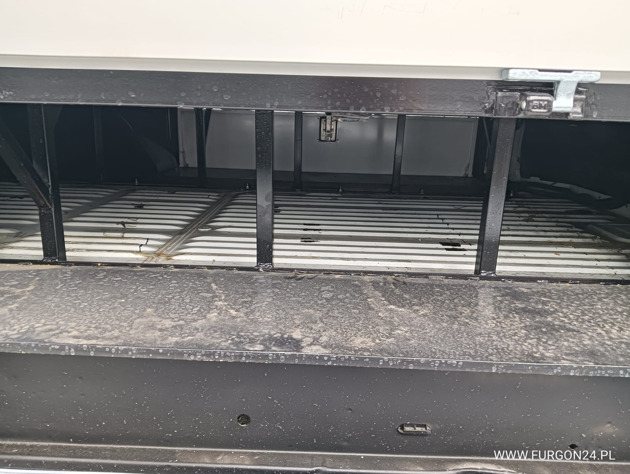 Flatbed van RENAULT TRAFIC SKRZYNIA PAKA Z NAJAZDAMI I PÓŁKAMI NR 689: picture 8