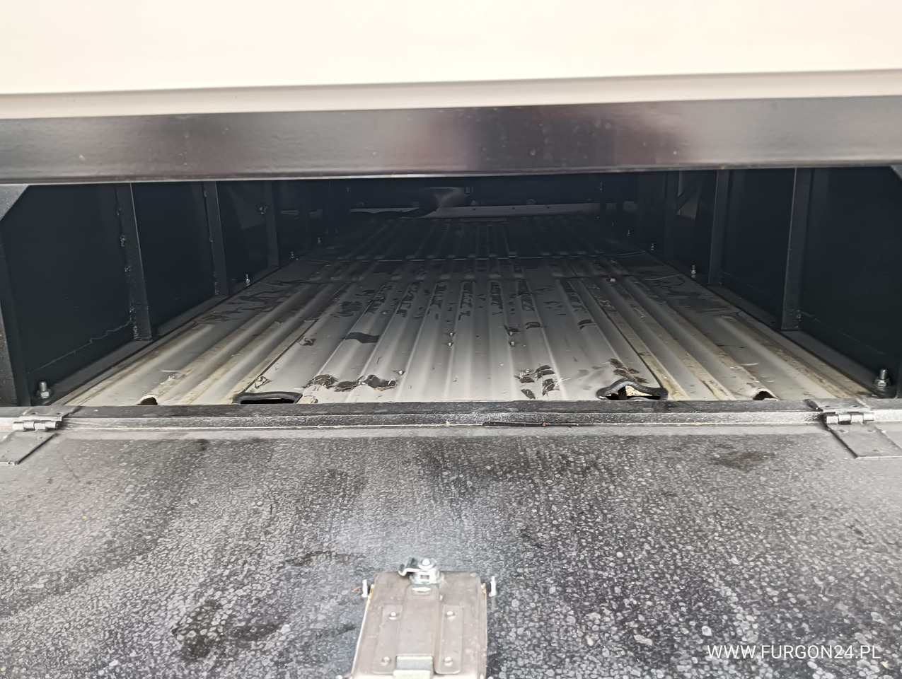 Flatbed van RENAULT TRAFIC SKRZYNIA PAKA Z NAJAZDAMI I PÓŁKAMI NR 689: picture 7