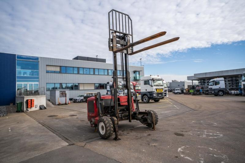 MOFFET M5 20.4 - Truck mounted forklift: picture 3 MOFFET M5 20.4 - Truck mounted forklift: picture 3