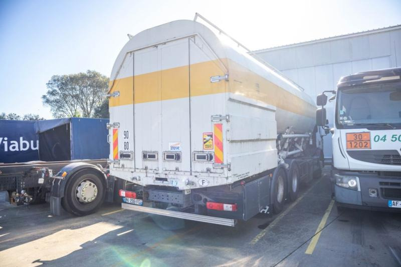 Renault PREMIUM 320 DXI+CITERNE ALIMENTAIRE ( engine problem) - Tank truck: picture 3 Renault PREMIUM 320 DXI+CITERNE ALIMENTAIRE ( engine problem) - Tank truck: picture 3