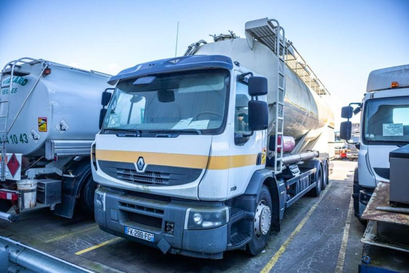 Renault PREMIUM 320 DXI+CITERNE ALIMENTAIRE ( engine problem) - Tank truck: picture 1 Renault PREMIUM 320 DXI+CITERNE ALIMENTAIRE ( engine problem) - Tank truck: picture 1