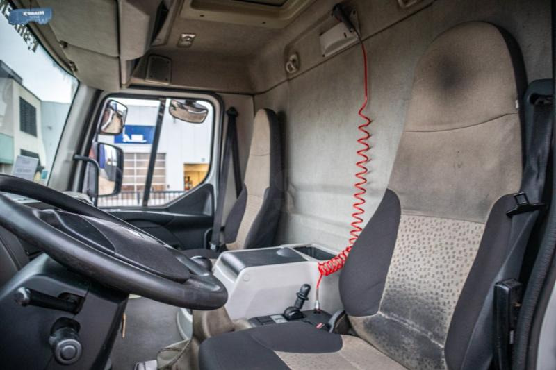 Interior photo 2: Container transporter/ Swap body truck Renault PREMIUM 340DXI+E5+DHOLLANDIA