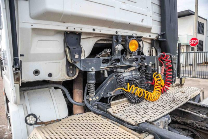 Mercedes ACTROS 1844 LS-MP3+E5+VOITH - Tractor unit: picture 5 Mercedes ACTROS 1844 LS-MP3+E5+VOITH - Tractor unit: picture 5