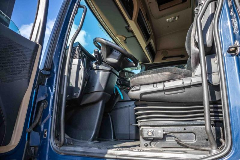 Interior photo 1: Tractor unit Mercedes ACTROS 1848 LS