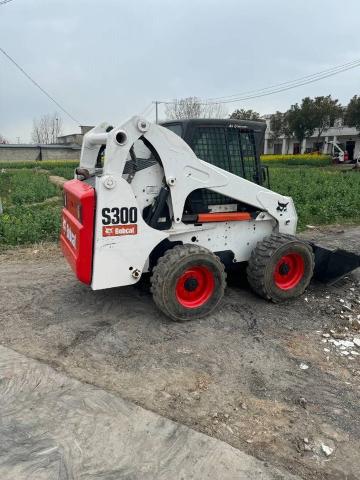 Bobcat S 300 - Skid steer loader: picture 1 Bobcat S 300 - Skid steer loader: picture 1