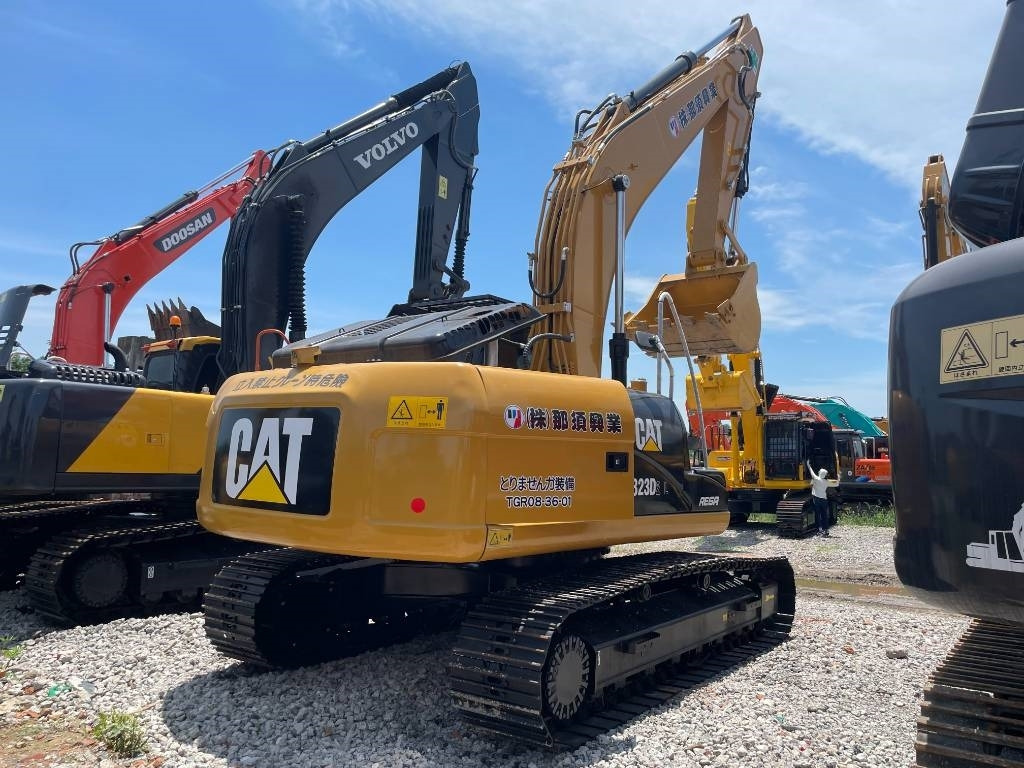 CAT 323 - Crawler excavator: picture 3 CAT 323 - Crawler excavator: picture 3