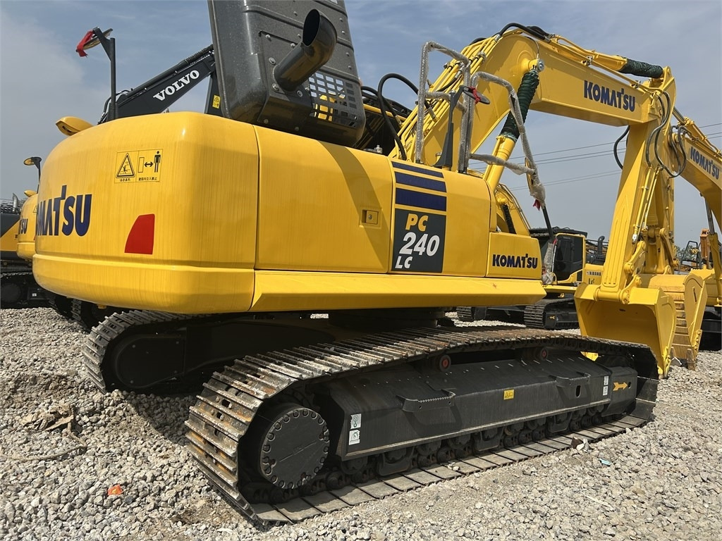 Komatsu PC240 - Crawler excavator: picture 5 Komatsu PC240 - Crawler excavator: picture 5