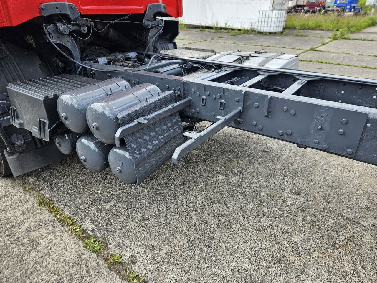 Cab chassis truck Scania 144 530 6X4 Manual Pump AND Injectros - Full Sprin G: picture 8