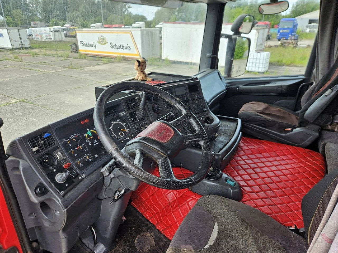 Cab chassis truck Scania 144 530 6X4 Manual Pump AND Injectros - Full Sprin G: picture 12