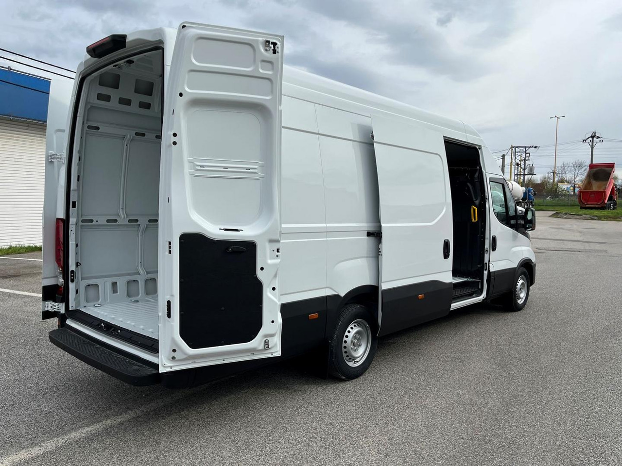 Iveco DAILY VAN, 3.0 D 176k, 35S18H V Evolution H3 - Panel van: picture 4 Iveco DAILY VAN, 3.0 D 176k, 35S18H V Evolution H3 - Panel van: picture 4