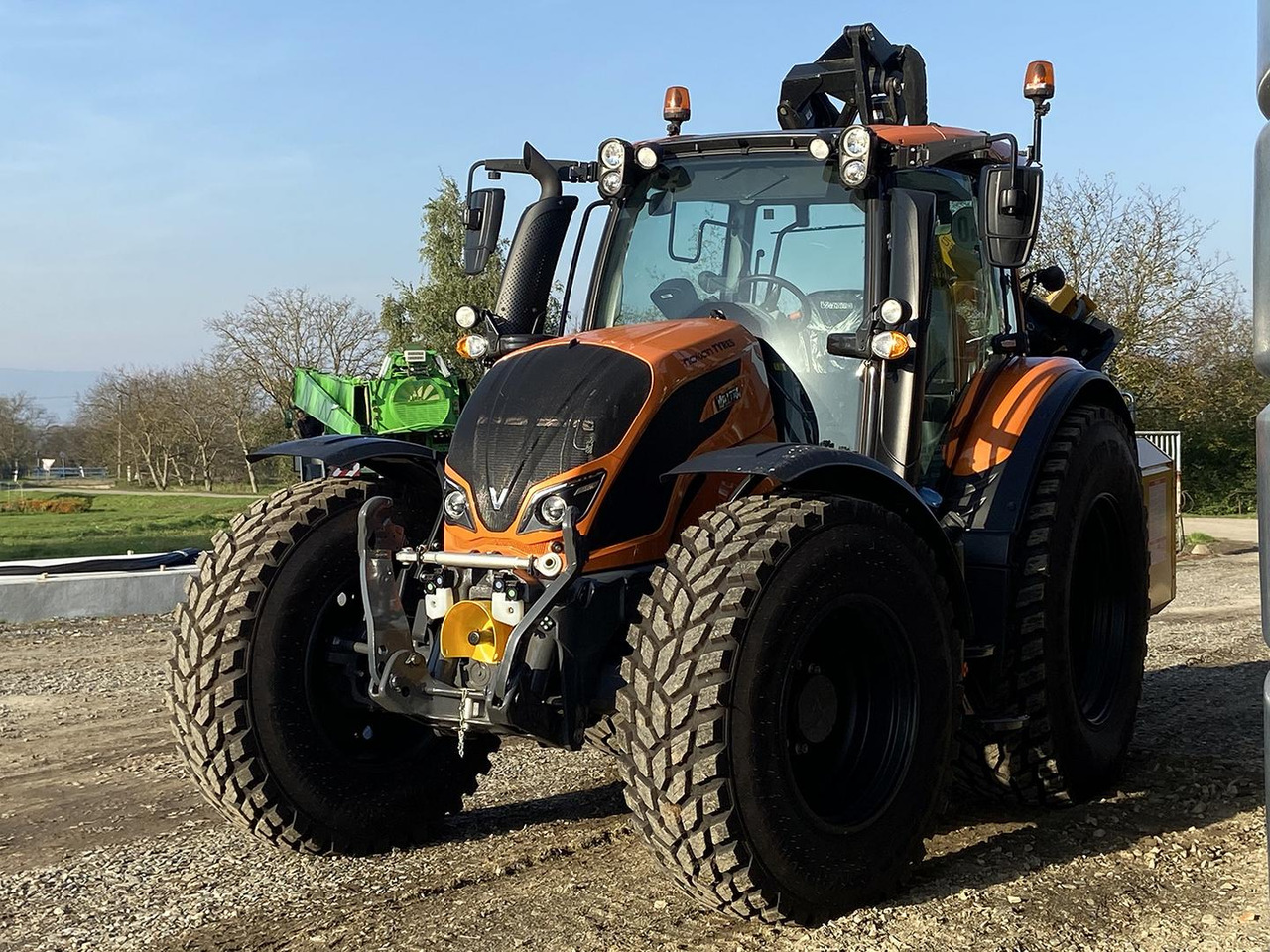 Valtra N, 49 AWI, 134 - Farm tractor: picture 5 Valtra N, 49 AWI, 134 - Farm tractor: picture 5