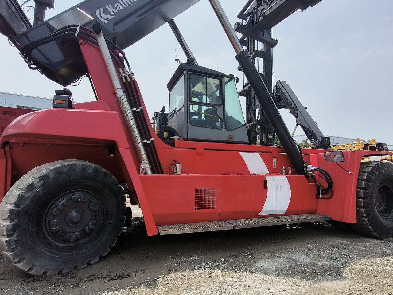 Construction machinery kalmar DRF450 Used container reach stacker: picture 6