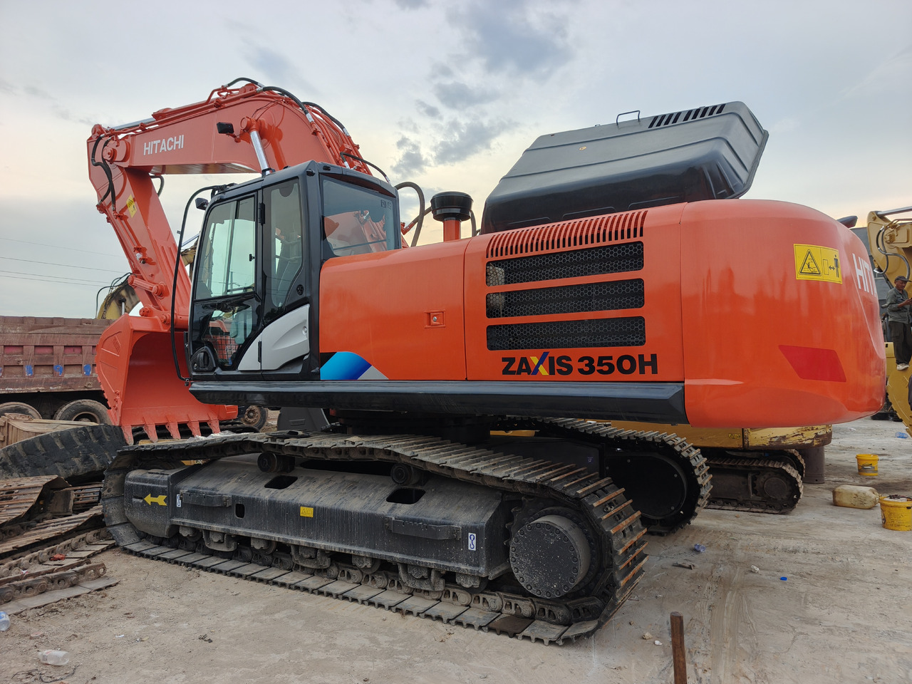 HITACHI ZX350H ZX350H-5G Used excavator - Crawler excavator: picture 1 HITACHI ZX350H ZX350H-5G Used excavator - Crawler excavator: picture 1