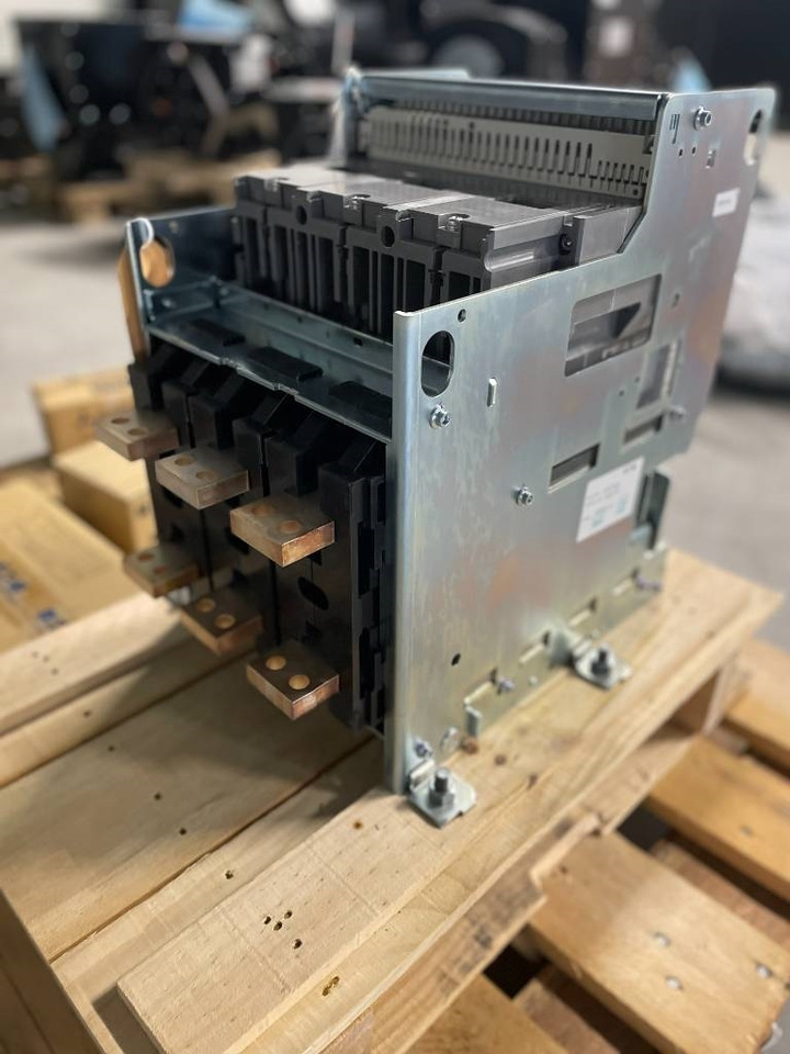 Mitsubishi Circuit breaker 1000A - AE1000-SW 3P - DPX-12648 - Construction machinery: picture 3 Mitsubishi Circuit breaker 1000A - AE1000-SW 3P - DPX-12648 - Construction machinery: picture 3