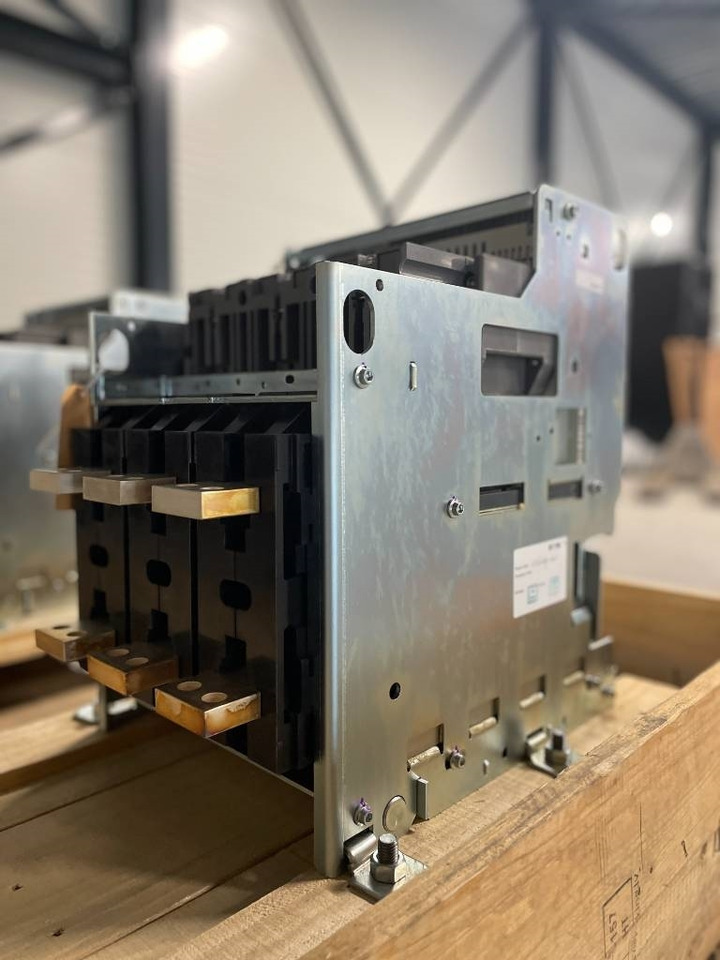 Mitsubishi Circuit breaker 1250A - AE1250-SW 3P - DPX-12648 - Construction machinery: picture 3 Mitsubishi Circuit breaker 1250A - AE1250-SW 3P - DPX-12648 - Construction machinery: picture 3