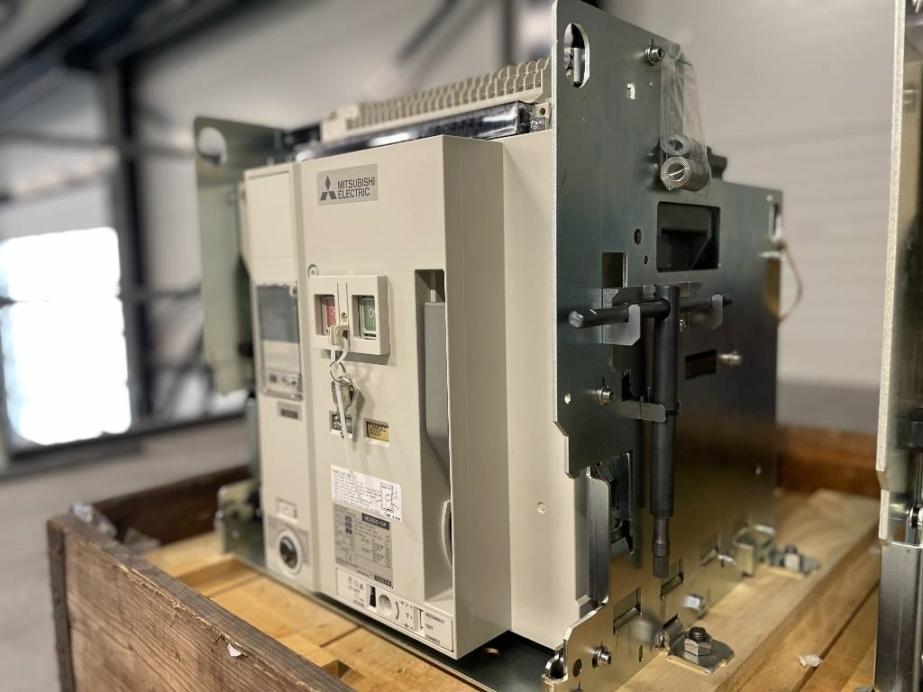 Mitsubishi Circuit breaker 2500A - AE2500-SW 3P - DPX-12648 - Construction machinery: picture 5 Mitsubishi Circuit breaker 2500A - AE2500-SW 3P - DPX-12648 - Construction machinery: picture 5