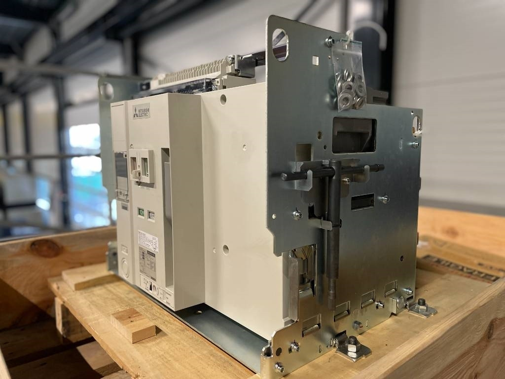 Mitsubishi Circuit breaker 3200A - AE3200-SW 4P - DPX-12648 - Construction machinery: picture 5 Mitsubishi Circuit breaker 3200A - AE3200-SW 4P - DPX-12648 - Construction machinery: picture 5