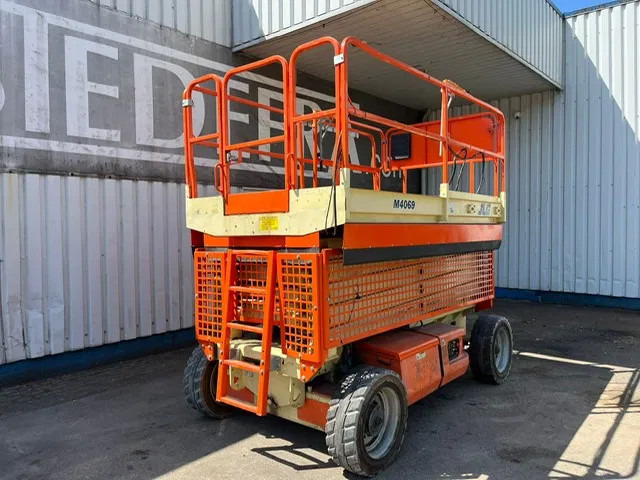 JLG M4069 , Electric Scissorlift , Missing Upper Contoller, Working NOT Tested !! - Scissor lift: picture 1 JLG M4069 , Electric Scissorlift , Missing Upper Contoller, Working NOT Tested !! - Scissor lift: picture 1