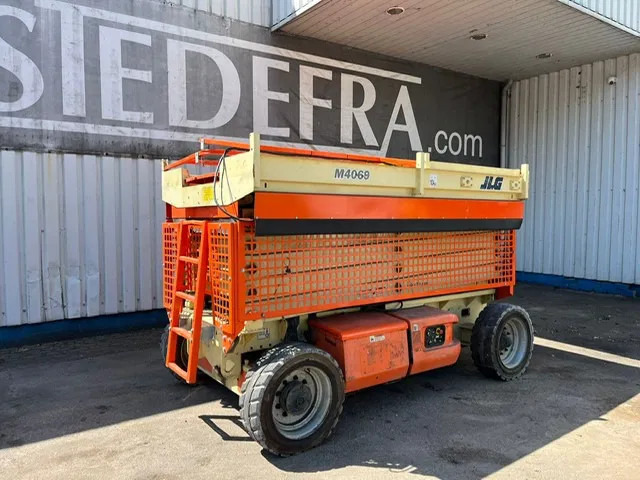 JLG M4069 , Electric Scissorlift , Missing Upper Contoller, Working NOT Tested !! - Scissor lift: picture 4 JLG M4069 , Electric Scissorlift , Missing Upper Contoller, Working NOT Tested !! - Scissor lift: picture 4