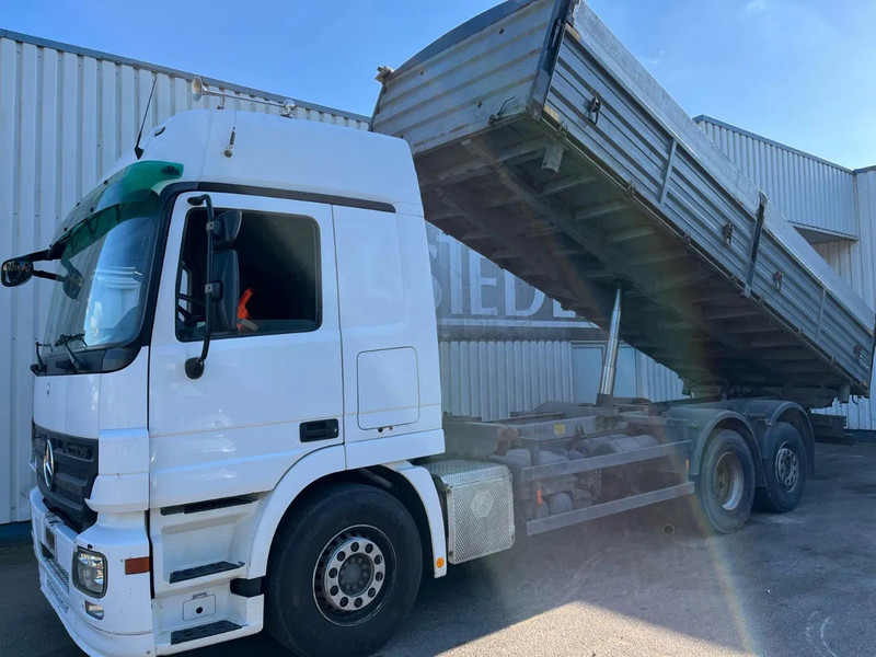 Mercedes-Benz Actros 2544 , MP2 -MP3 , 6x2 , 3 Way Tipper - Tipper: picture 1 Mercedes-Benz Actros 2544 , MP2 -MP3 , 6x2 , 3 Way Tipper - Tipper: picture 1