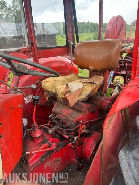 1973/1974 McCormick 434 med Dalen 1254 vedmaskin - Farm tractor: picture 4 1973/1974 McCormick 434 med Dalen 1254 vedmaskin - Farm tractor: picture 4