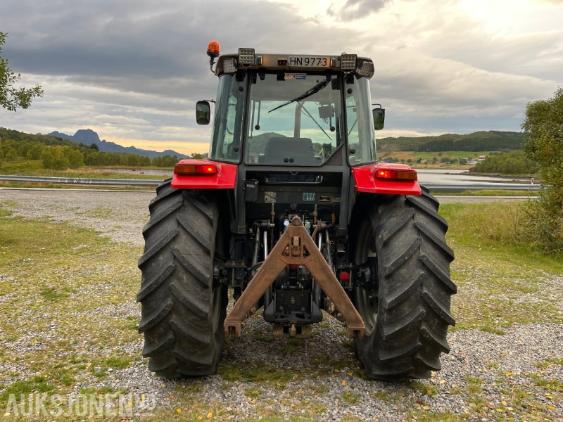 1999 Massey Ferguson 4270 med Trima laster og snøskuffe *Kun 4969 Timer* - Farm tractor: picture 4 1999 Massey Ferguson 4270 med Trima laster og snøskuffe *Kun 4969 Timer* - Farm tractor: picture 4
