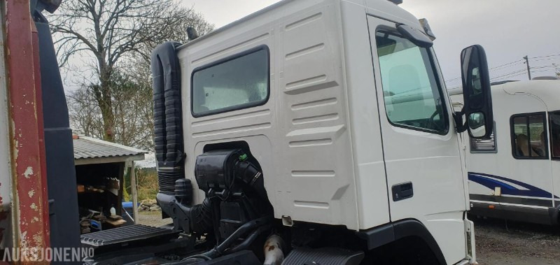 2000 Volvo FM-12 MED KASSE OG MASKINFLAK - Hook lift truck: picture 4 2000 Volvo FM-12 MED KASSE OG MASKINFLAK - Hook lift truck: picture 4