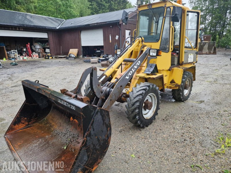 2000 Volvo ZL 402 C hjullaster med snøskuff grusskuff og pallegafler - Wheel loader: picture 1 2000 Volvo ZL 402 C hjullaster med snøskuff grusskuff og pallegafler - Wheel loader: picture 1