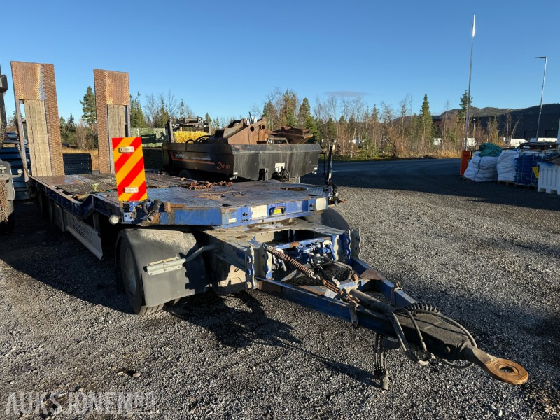 2005 Damm Maskinhenger - 3-aksler - Kjørebroer - Low loader trailer: picture 3 2005 Damm Maskinhenger - 3-aksler - Kjørebroer - Low loader trailer: picture 3
