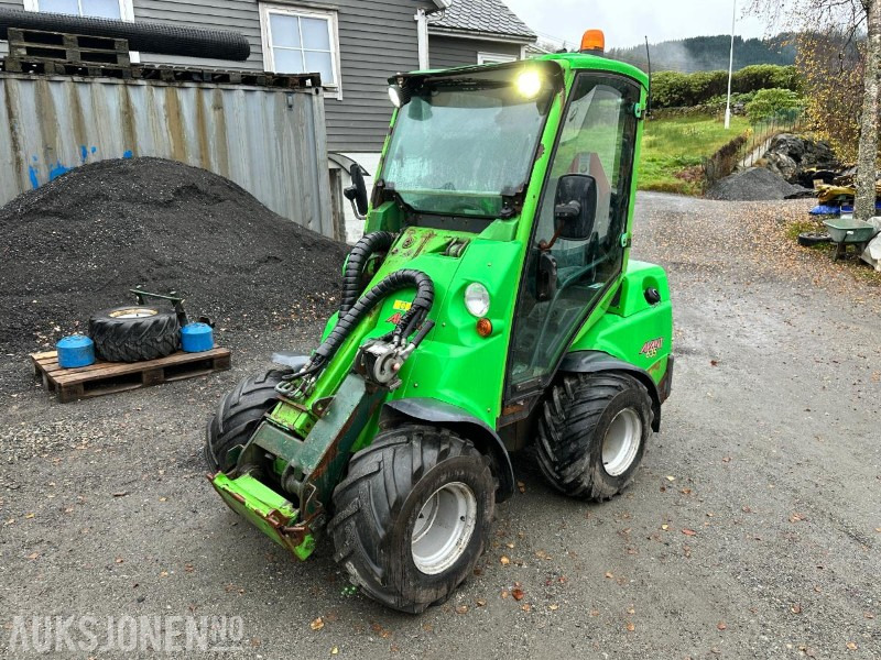 2012 Avant 635 Kompaktlaster m/brakett/felgvekter, 1866 timer - Skid steer loader: picture 1 2012 Avant 635 Kompaktlaster m/brakett/felgvekter, 1866 timer - Skid steer loader: picture 1