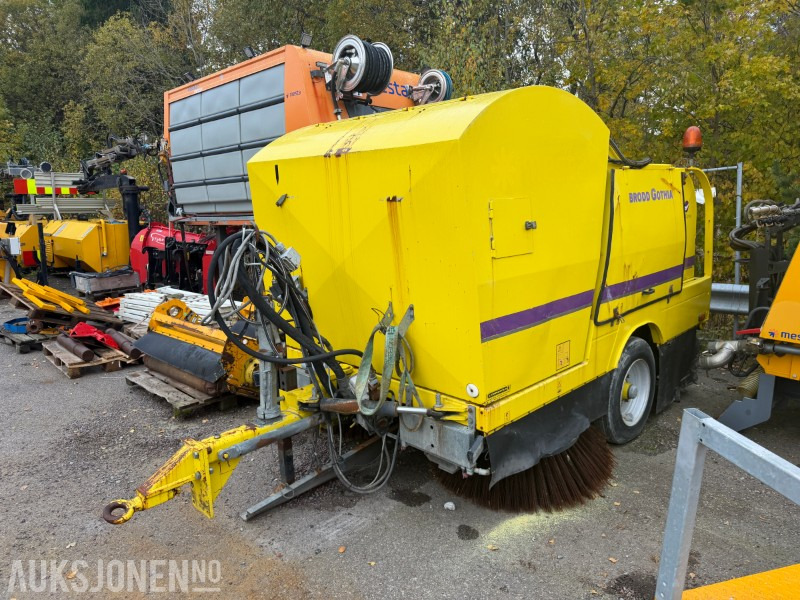 2014 Brodd Gothia Slepesoper til Traktor/Sopemaskin - Construction equipment: picture 1 2014 Brodd Gothia Slepesoper til Traktor/Sopemaskin - Construction equipment: picture 1