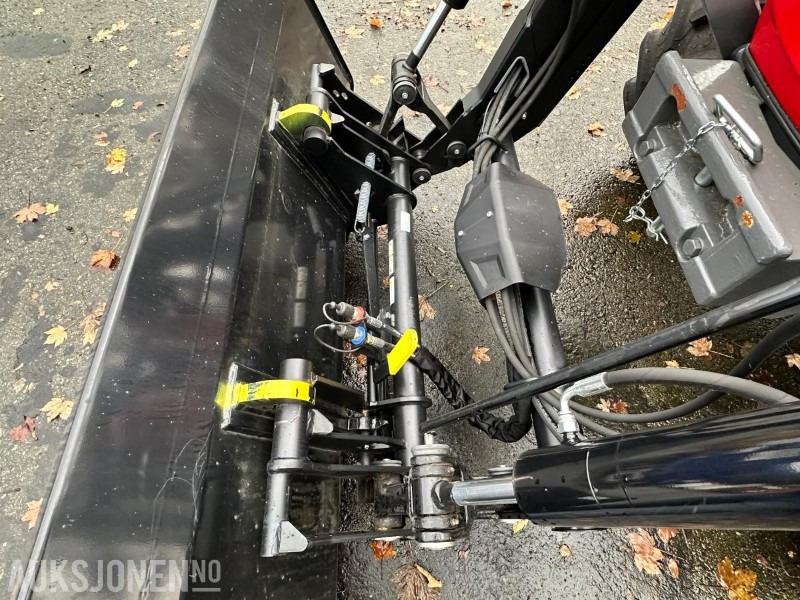 Farm tractor 2024 Valtra F75 Traktor, m/X25S Frontlaster og Lilleseth universalskuffe, ca 70 timer: picture 15