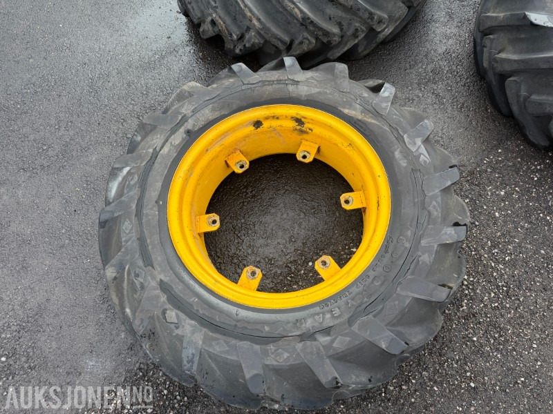 1 GoodYear 12.4-24 traktordekk med felg - Agricultural machinery: picture 2 1 GoodYear 12.4-24 traktordekk med felg - Agricultural machinery: picture 2