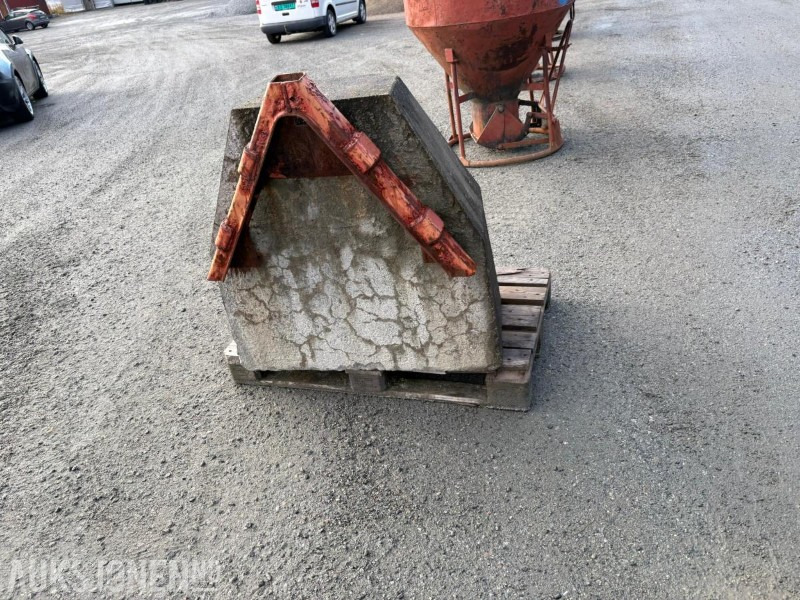 BETONGLODD TIL TRAKTOR - Agricultural machinery: picture 2 BETONGLODD TIL TRAKTOR - Agricultural machinery: picture 2