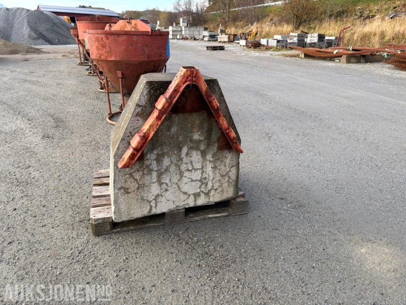 BETONGLODD TIL TRAKTOR - Agricultural machinery: picture 1 BETONGLODD TIL TRAKTOR - Agricultural machinery: picture 1