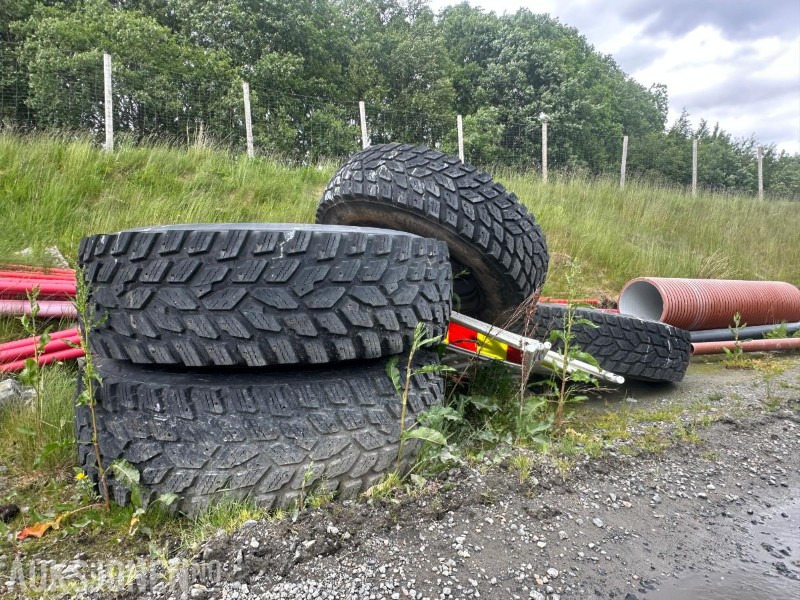 Agricultural machinery Nokian Hakkapelitta - Vinterhjul til JCB Fastrac 8310: picture 1