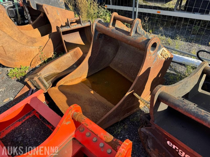 Nasta Graveskuffe – S60 Feste, 700L - Attachment for Construction machinery: picture 2 Nasta Graveskuffe – S60 Feste, 700L - Attachment for Construction machinery: picture 2