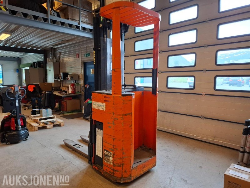 2000 Rocla TTS12 TREV5400 - 1,2 TONNS STÅSTABLER - Material handling equipment: picture 2 2000 Rocla TTS12 TREV5400 - 1,2 TONNS STÅSTABLER - Material handling equipment: picture 2