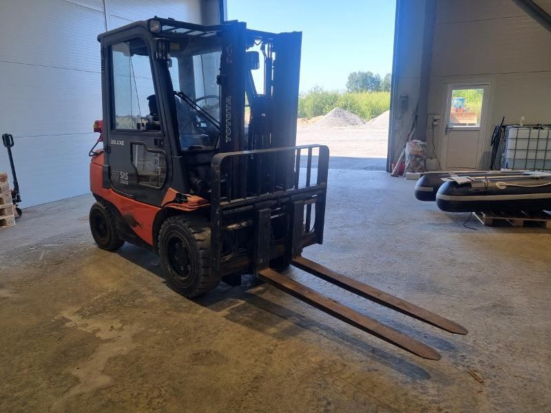 2007 Toyota 02-7FGF30 gasstruck 3T 5170 timer - Material handling equipment: picture 2 2007 Toyota 02-7FGF30 gasstruck 3T 5170 timer - Material handling equipment: picture 2