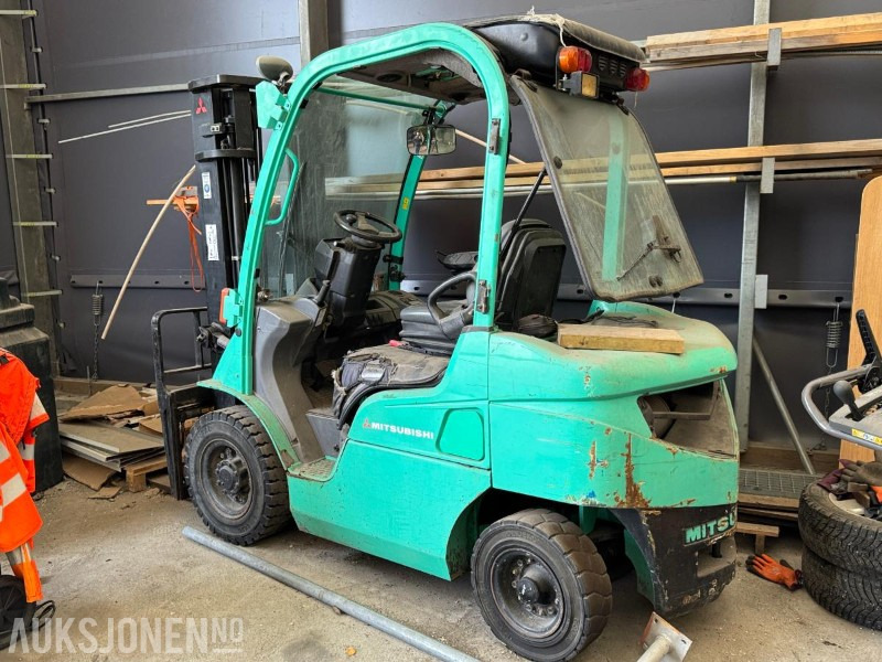 2008 Mitsubishi FD23N motvektstruck / Rep.objekt - Material handling equipment: picture 1 2008 Mitsubishi FD23N motvektstruck / Rep.objekt - Material handling equipment: picture 1