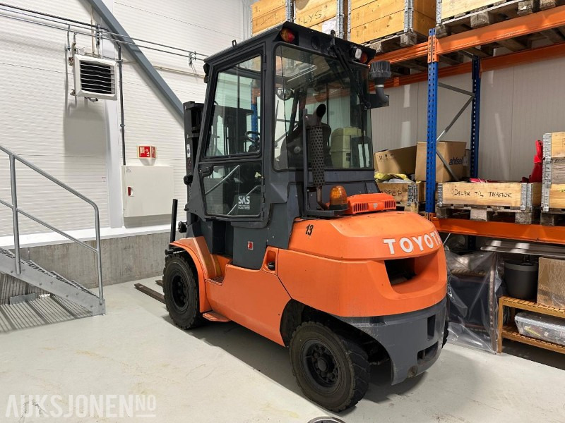 2008 Toyota 7FD40 gaffeltruck m/ Meyer gaffelspreder – 4,5 tonn kapasitet - Material handling equipment: picture 2 2008 Toyota 7FD40 gaffeltruck m/ Meyer gaffelspreder – 4,5 tonn kapasitet - Material handling equipment: picture 2