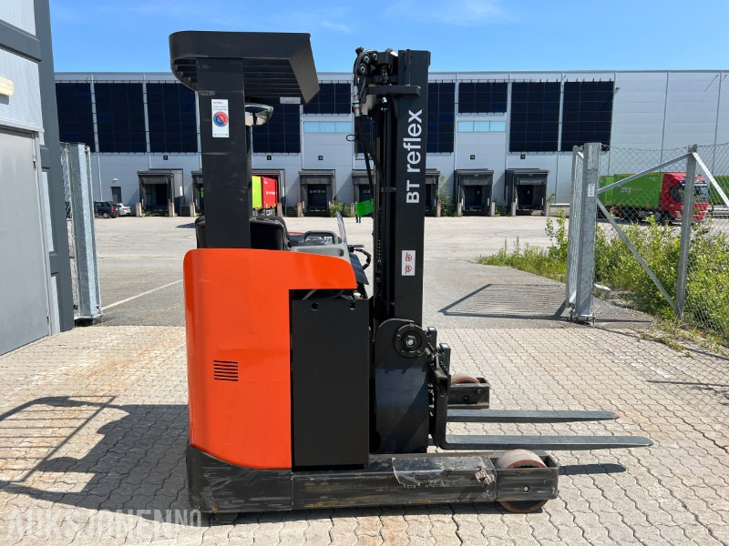 Skyvemasstruck BT RRE140 B m/lader - Material handling equipment: picture 4 Skyvemasstruck BT RRE140 B m/lader - Material handling equipment: picture 4